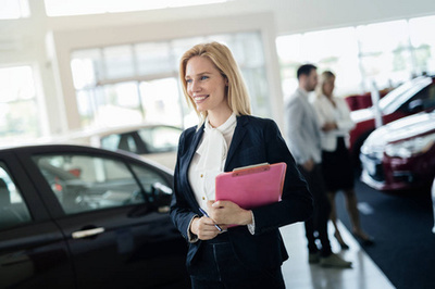 快樂寶貝女孩的新車體驗 汽車銷售中的技術與人文融合